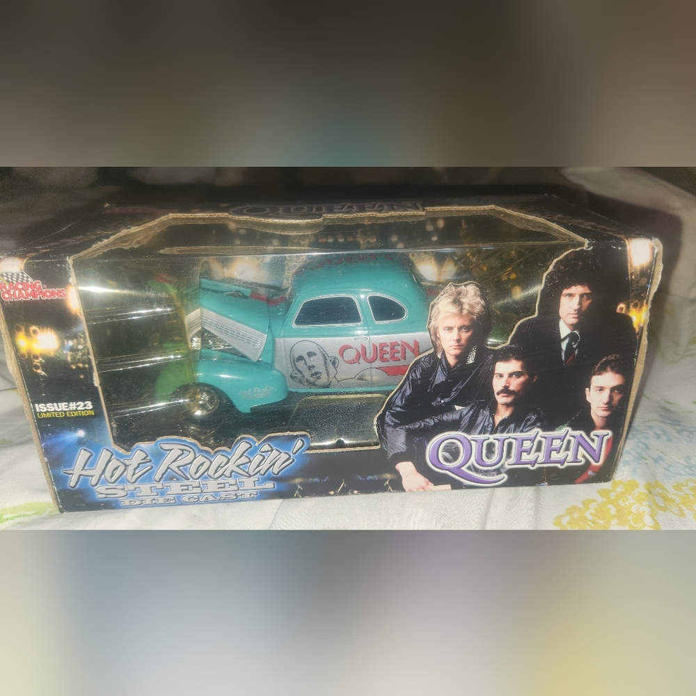 Vintage cast metal classic car "qeen" special edition